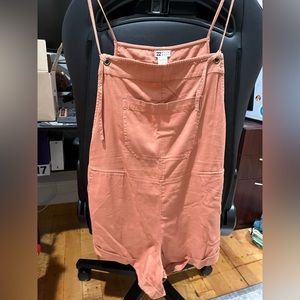 NEVER WORN! Billabong shorts overalls!